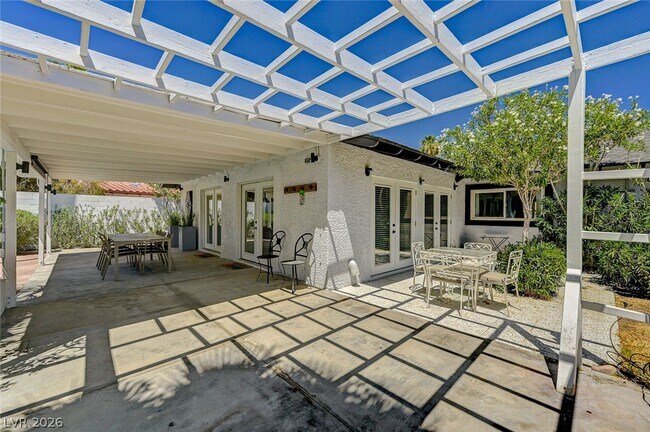 Building Photo - 4153 Woodcrest Rd