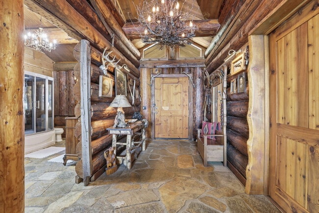 Building Photo - 2BR, 2BTH Executive Log Cabin Living Overlooking Carlin Bay on Lake Coeur d'Alene