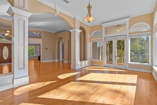 Building Photo - 8846 Glen Abby Dr