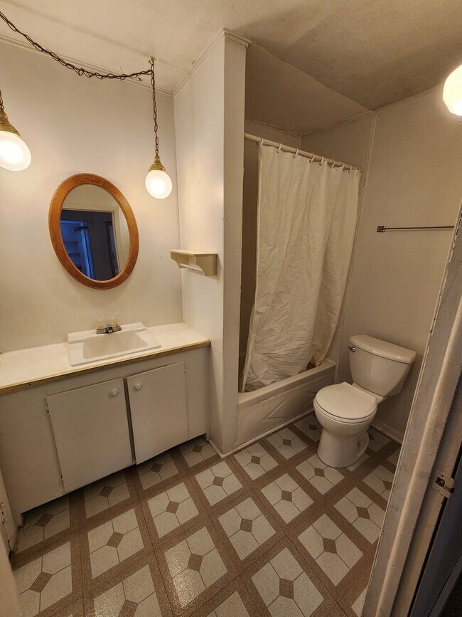 Building Photo - 207 7th Ave