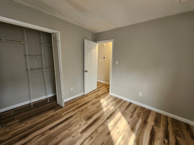 Building Photo - 112 Basswood Ct