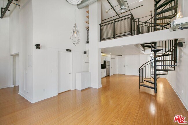 Building Photo - 253 S Broadway