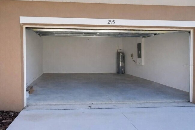 Building Photo - 295 Taylor Grvs St