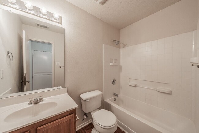 Building Photo - 10325 Bear Hollow Dr