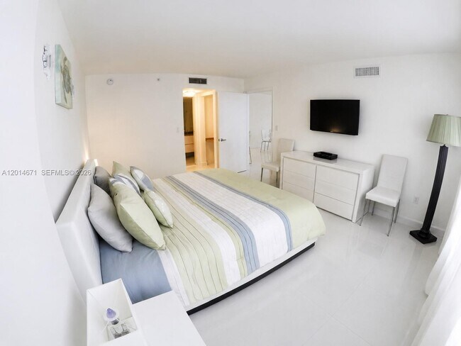 Building Photo - 6917 Collins Ave