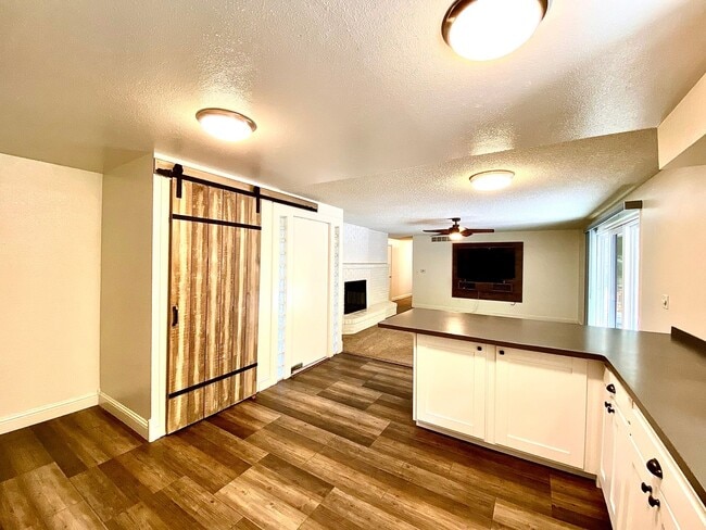Building Photo - Lovely Highlands Home w/a View Available 7...