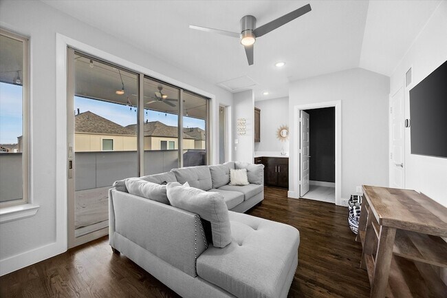 Building Photo - 8220 Callimont Ln