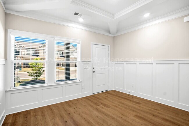 Building Photo - 3133 Venetian Dr