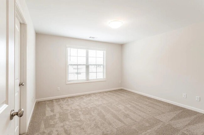 Building Photo - 499 Dogwood Valley Dr