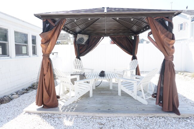 Building Photo - 8 71st St