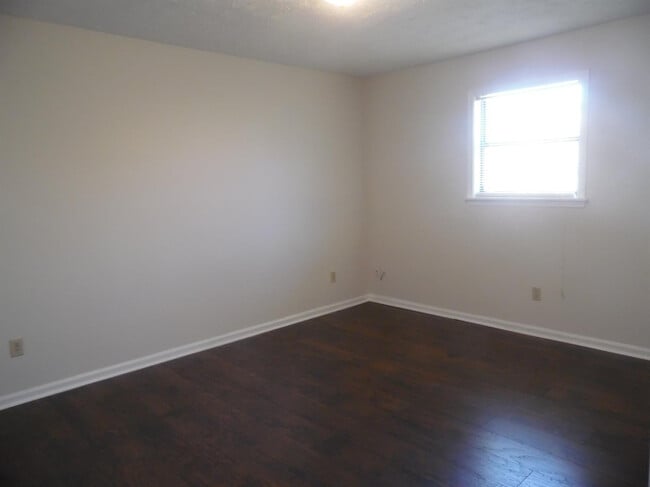 Building Photo - 4120 Victoria Way