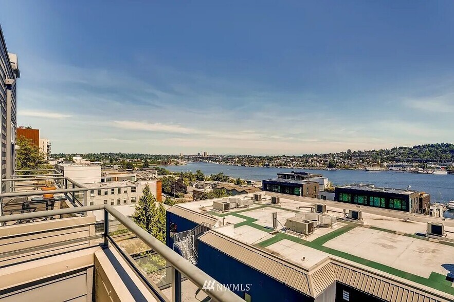 Building Photo - 1504 Aurora Ave N