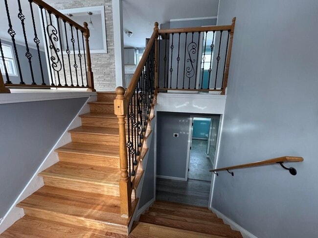 Building Photo - 240 Leda Ave