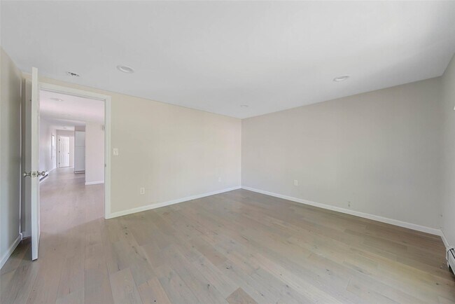Building Photo - 644 Roanoke Ave