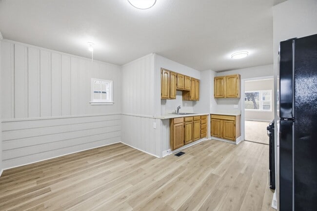 Building Photo - Cozy 3-Bedroom, 1-Bath Single-Family Home – 1,104 sq ft