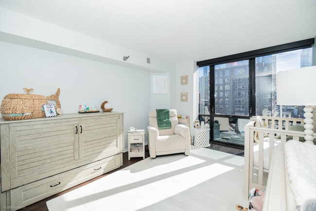 Building Photo - 1309 N Wells St