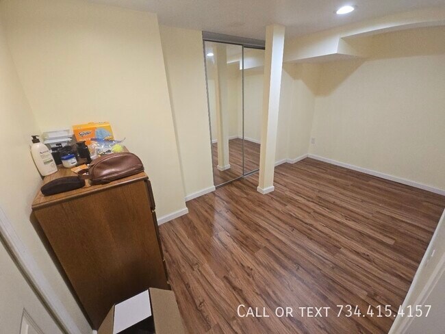 Building Photo - 430 S 4th Ave