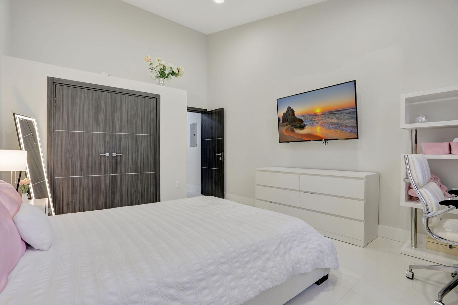 Building Photo - 6584 Villa Sonrisa Dr