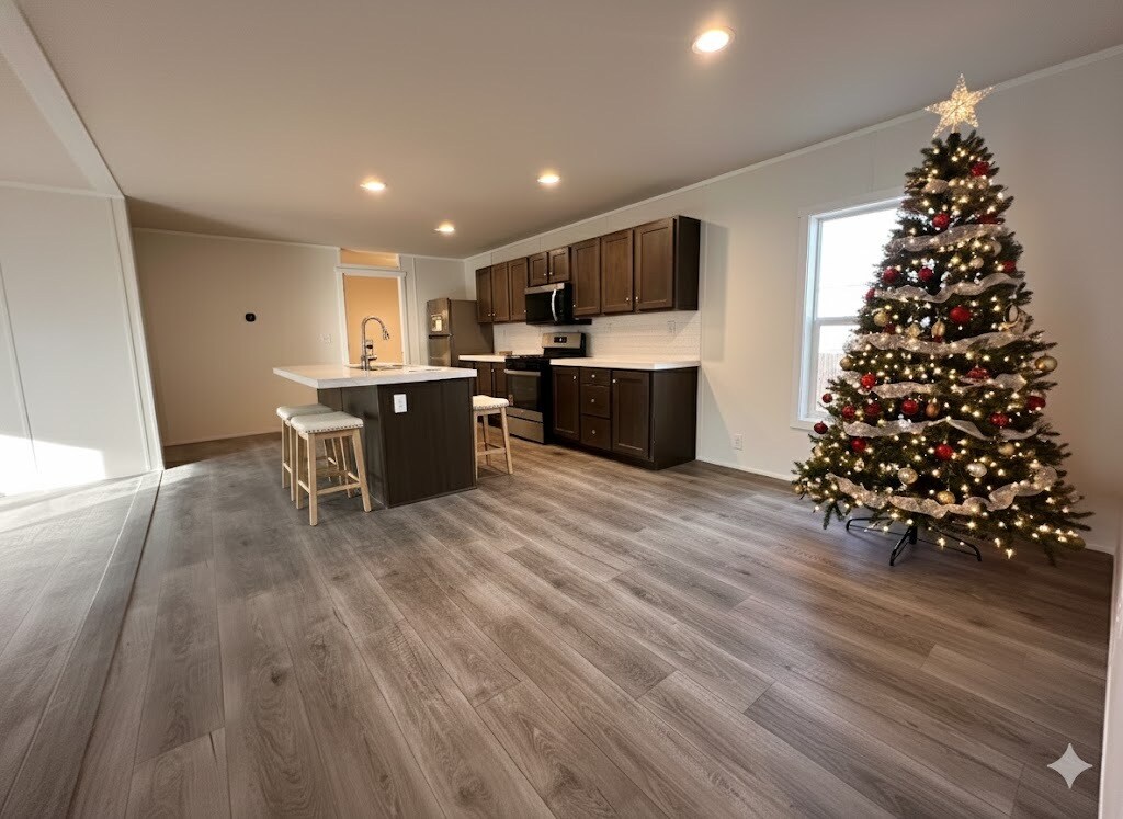 Building Photo - 8 Bing St N