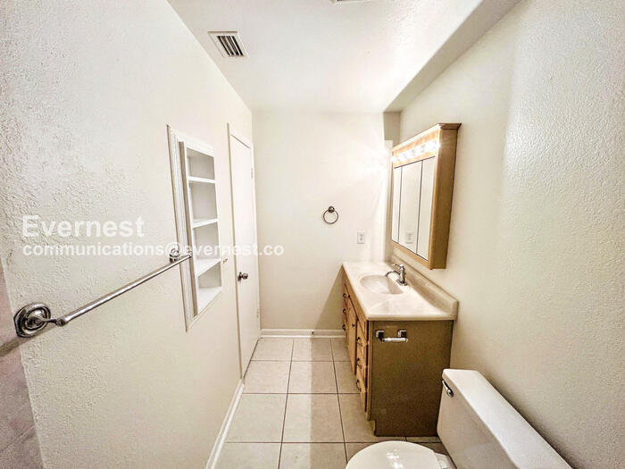 Building Photo - 1301 Gulfview Woods Ln