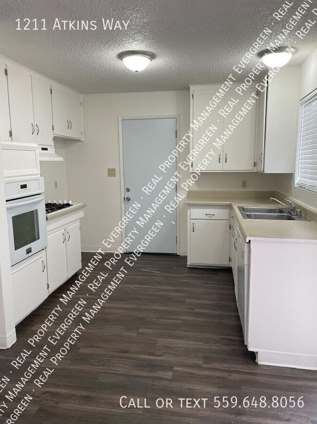 Building Photo - 1211 Atkins Way