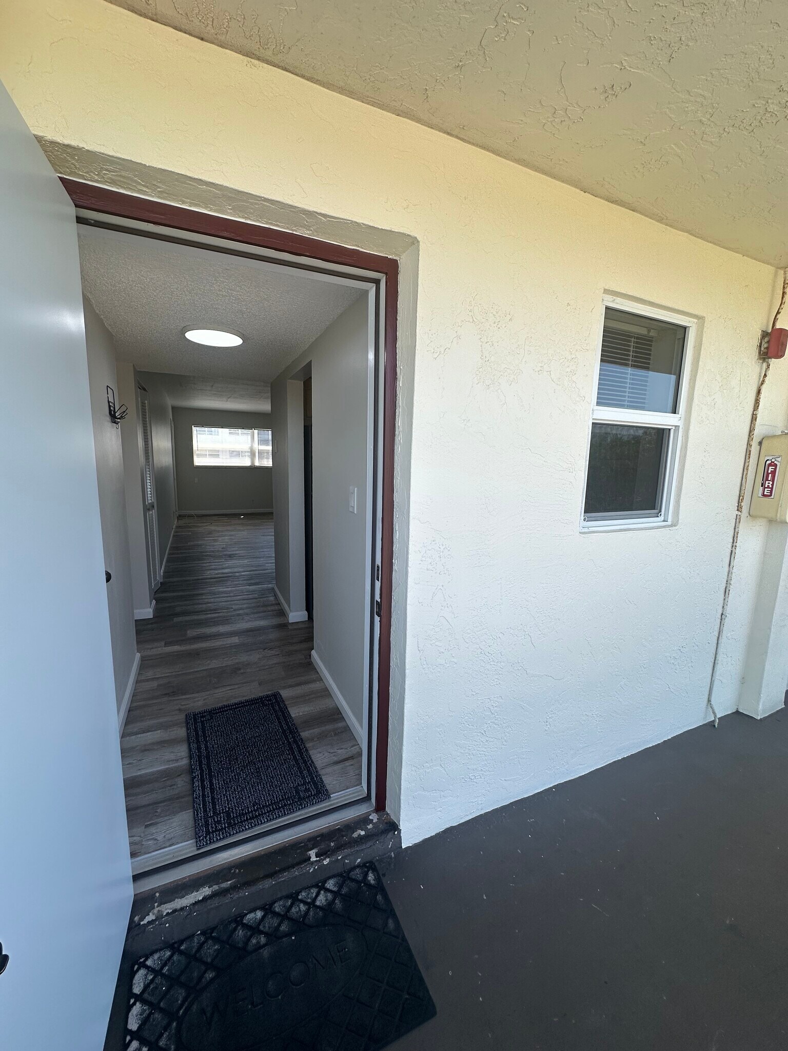 Building Photo - 220 SW 9th Ave