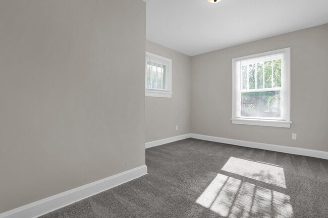 Building Photo - Updated 3 Bedroom, 2 Bathroom Home with Sp...