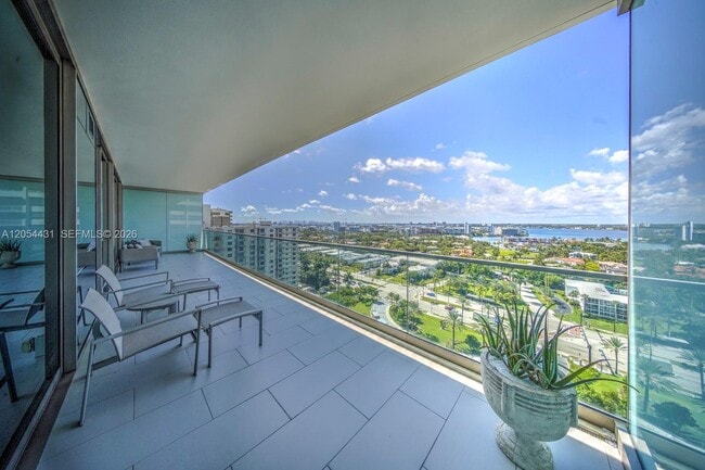 Building Photo - 10203 Collins Ave