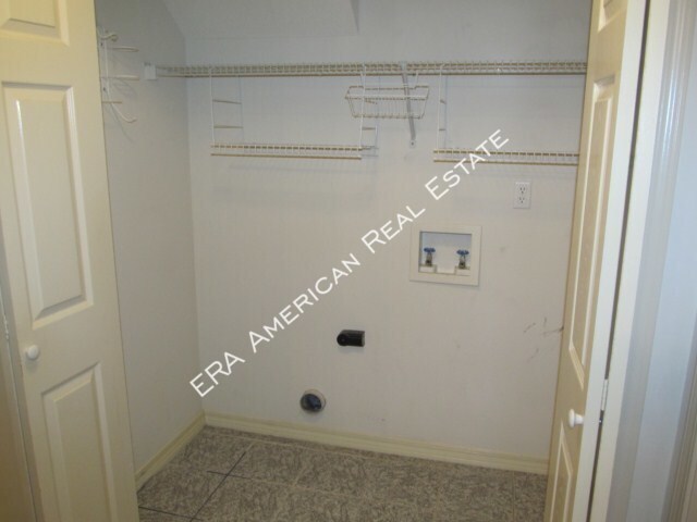 Building Photo - 136 Beach Dr