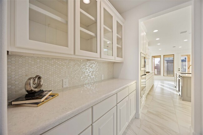 Building Photo - 2215 Falling Fig Ln