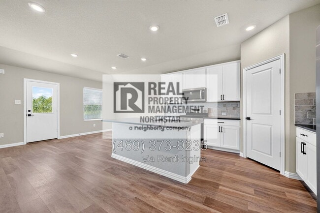 Building Photo - 2501 Real Quiet Dr