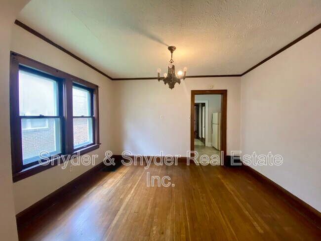 Building Photo - 689 Schiller Ave