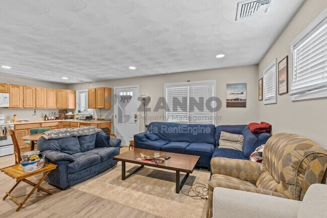 Building Photo - 498 Park Ave