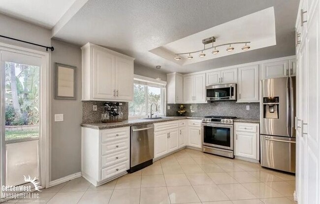 Building Photo - Beautiful 3Bdm 2Ba Unfurnished Home with Lush Backyard in Vista!