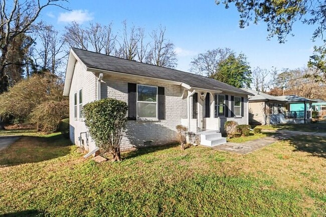 Building Photo - Newly Renovated 3BR/1BA SE Atlanta Gem!