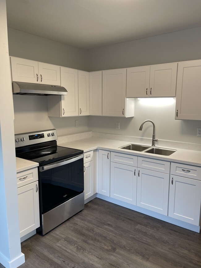 Beautiful new kitchen! - 115 River St