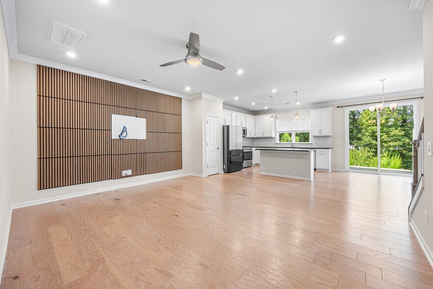 Building Photo - 529 Madison Falls Ct