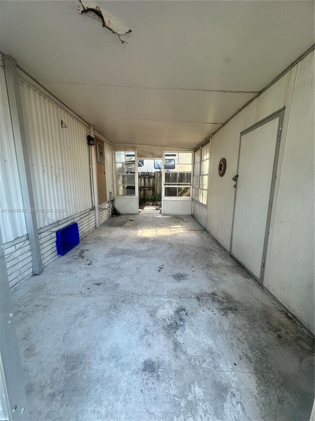 Building Photo - 11840 Cove Pl