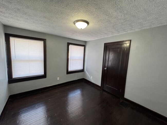 Building Photo - 712 Dequincy St