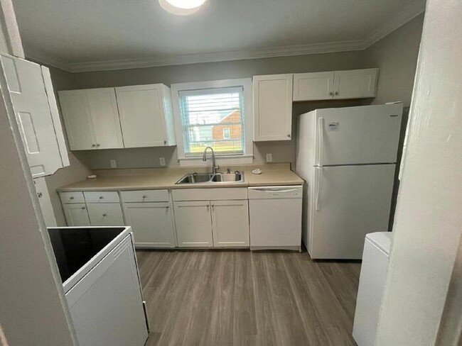 Building Photo - 2 Bedroom 1 Bath