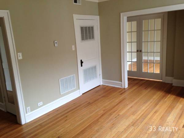 Building Photo - Large 2 Bed 1 Bath in Rogers Park with Cen...