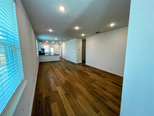 Building Photo - 173 Golden Bell Wy