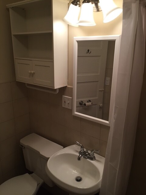 Building Photo - 2126 W Barry Ave