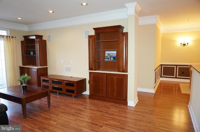 Building Photo - 5801 Clipper Ln