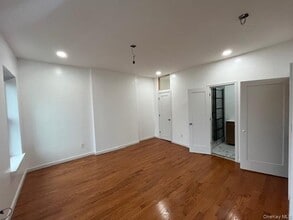 Building Photo - 189 Gates Ave