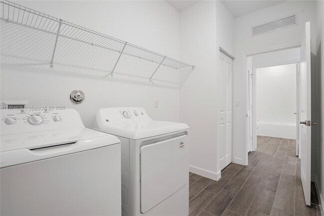 Building Photo - 19655 Barn Swallow Way