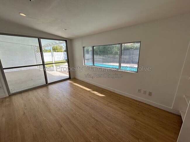 Building Photo - 8631 E Jackrabbit Rd