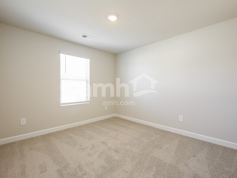 Building Photo - 782 Treeline Rd