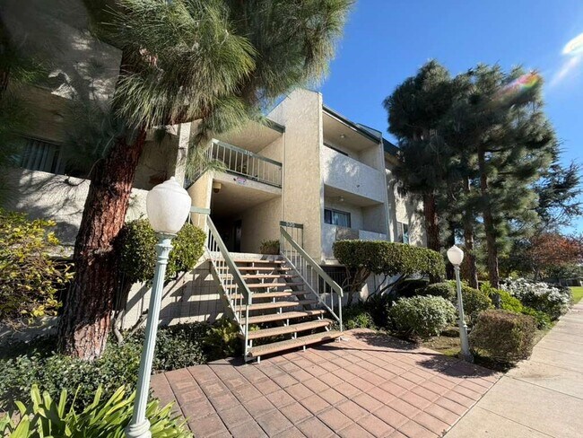 Building Photo - 330 N Chapel Ave