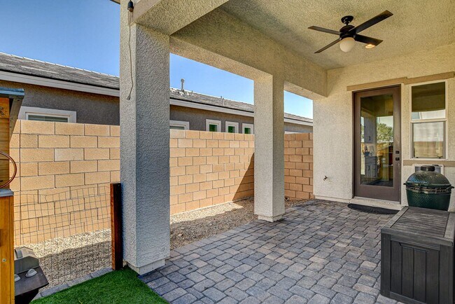 Building Photo - BEAUTIFUL 3 BED 2 BATH IN GATED MOUNTAINS ...